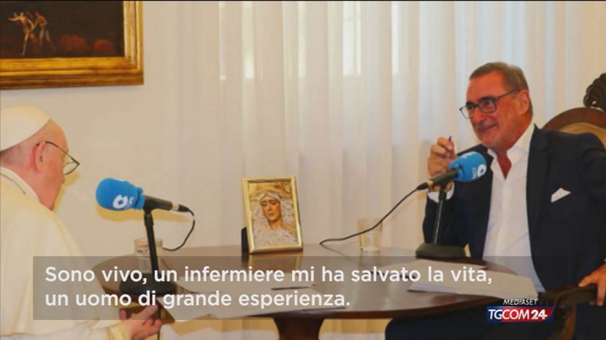 Papa Francesco: "Un infermiere mi ha salvato la vita"