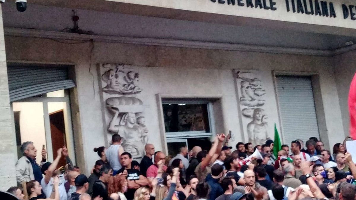 Assalto alla sede della Cgil