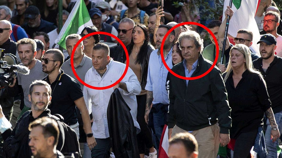 Giuliano Castellino (a sinistra) e Roberto Fiore (a destra) alla manifestazione dei No Green pass a Roma il 9 ottobre 2021