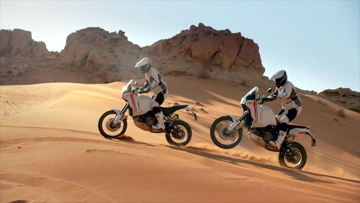 Lo sguardo rivolto ai deserti della Dakar