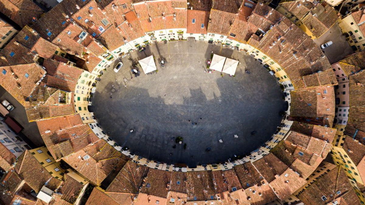  Lucca, Piazza Anfiteatro