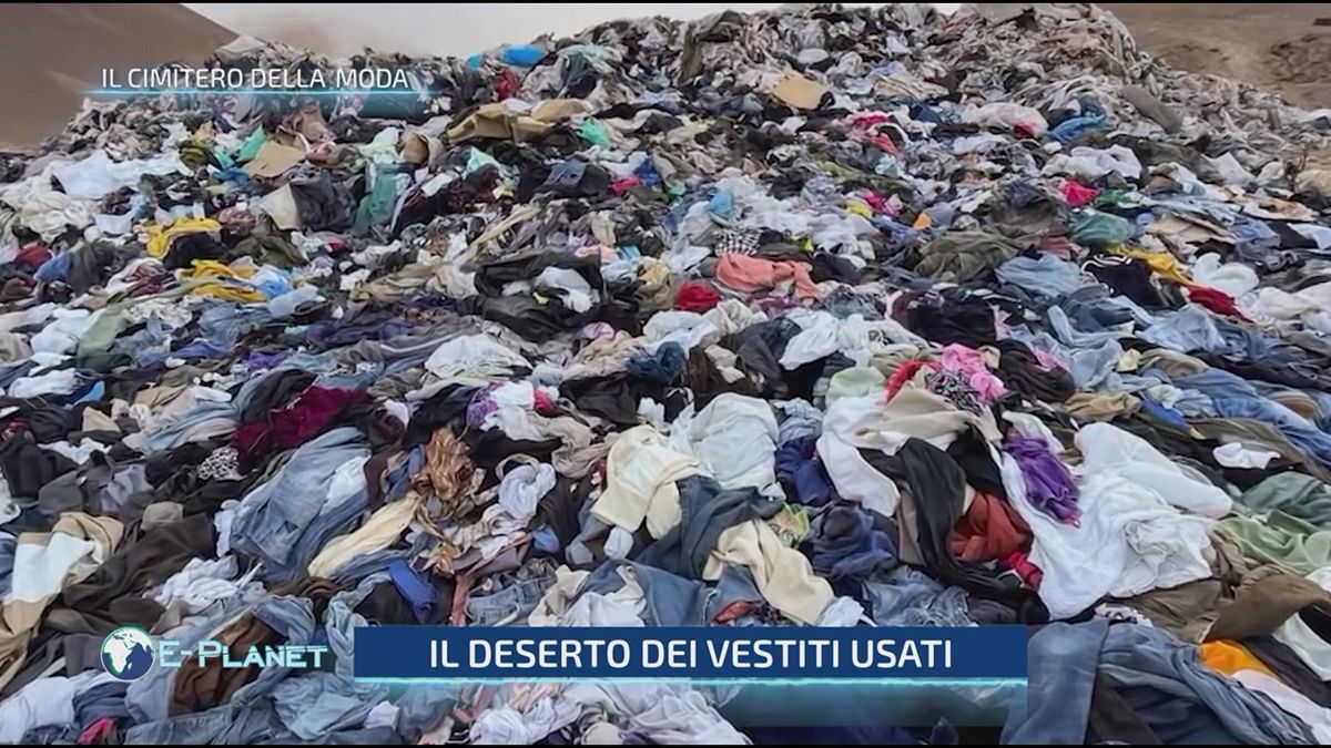 Il cimitero della moda: in Cile esiste un deserto di vestiti usati, il prezzo della "fast fashion"