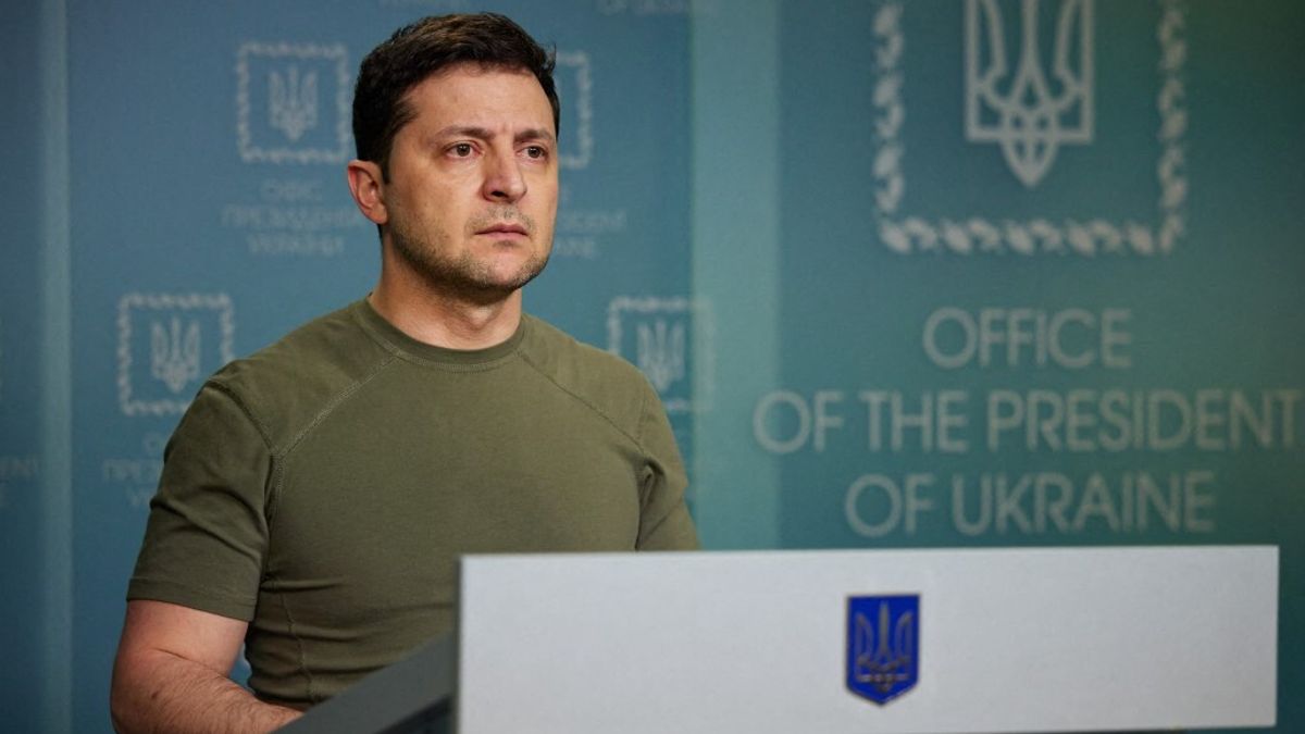 Guerra in Ucraina, il presidente ucraino Volodymyr Zelensky nel primo giorno di invasione da parte della Russia