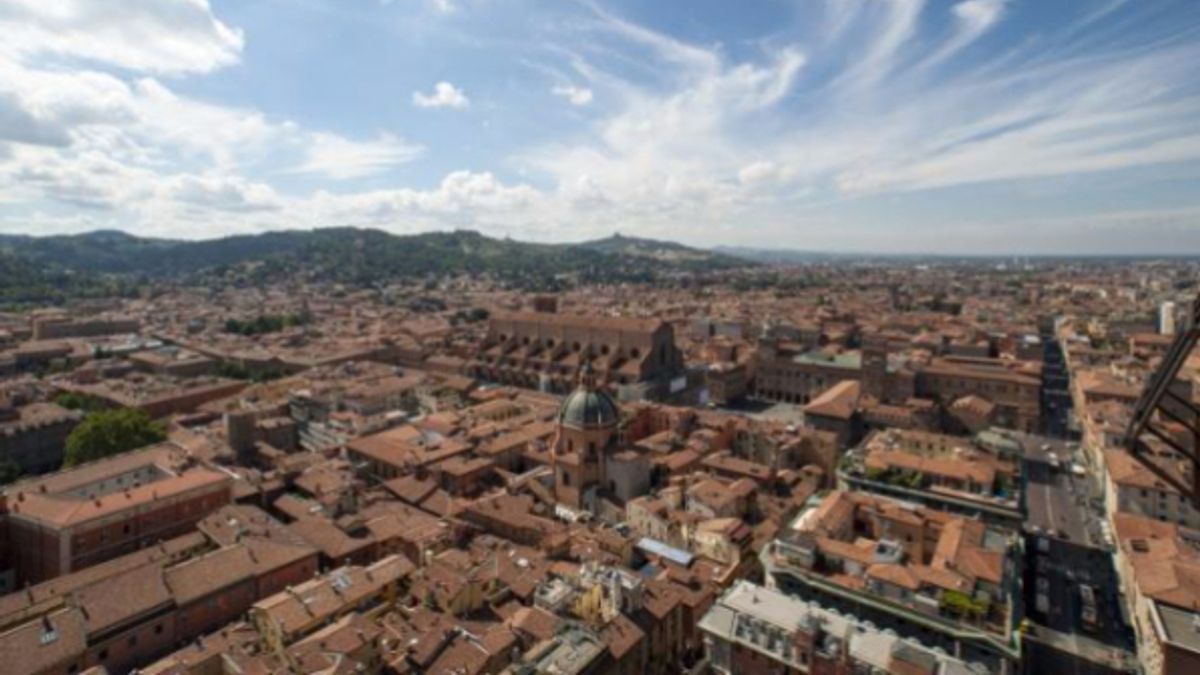 
      
      Bologna vista dalla Torre degli Asinelli
   
   