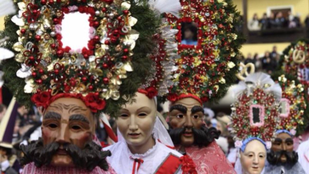 
      Maschere di carnevale in Tirolo
   