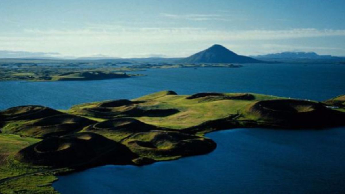 
      islanda: il lago di Myvatn
   