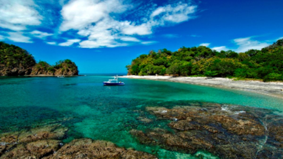 
      La baia di Ocotal in Costarica
   