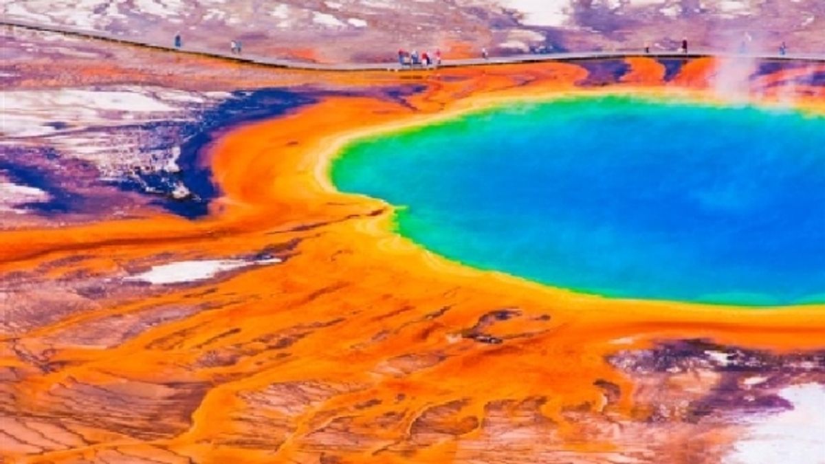 
      Grand Prismatic Spring, USA
   