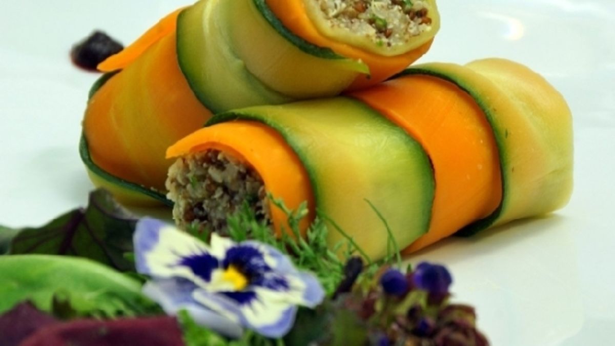 
      Rotoli di quinoa con fiori di montagna
   