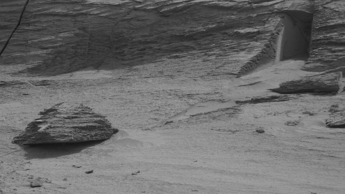  Foto scattata dalla "Mast Camera" del rover Curiosity della Nasa, il 7 maggio 2022 (nel suo Sol 3466 in "calendario marziano")