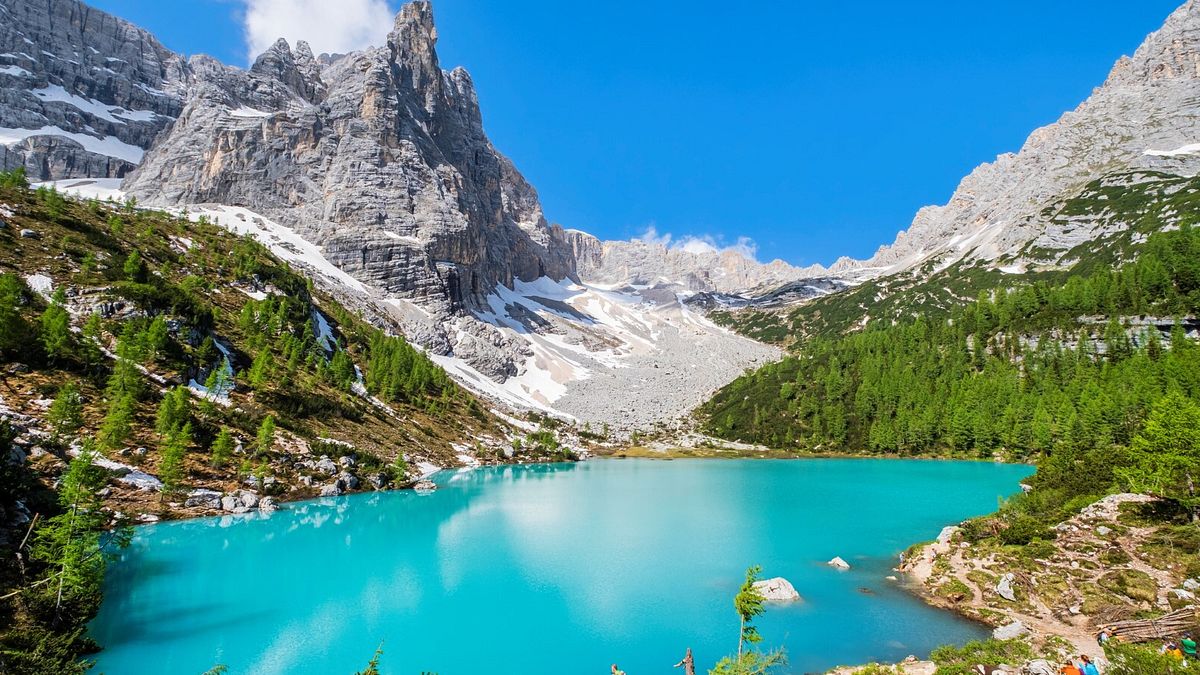  Il più "paterno": il lago di Sorapiss, Cortina d’Ampezzo, vanta un'antica leggenda legata alla storia di Misurina 