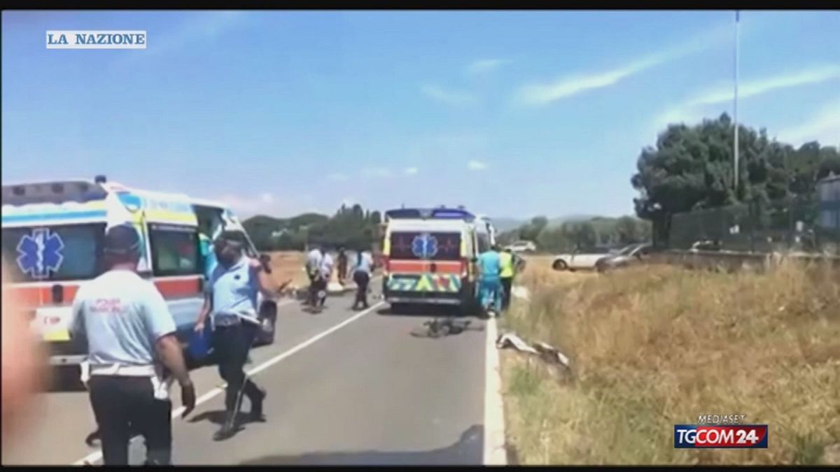 Grosseto, ha un malore in auto e sbanda: strage di ciclisti