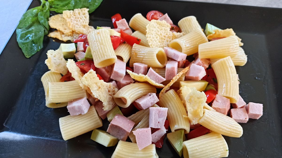 Pasta fredda alla mortadella e croccante di Parmigiano Patrizia Rimoldi 5 agosto 2022