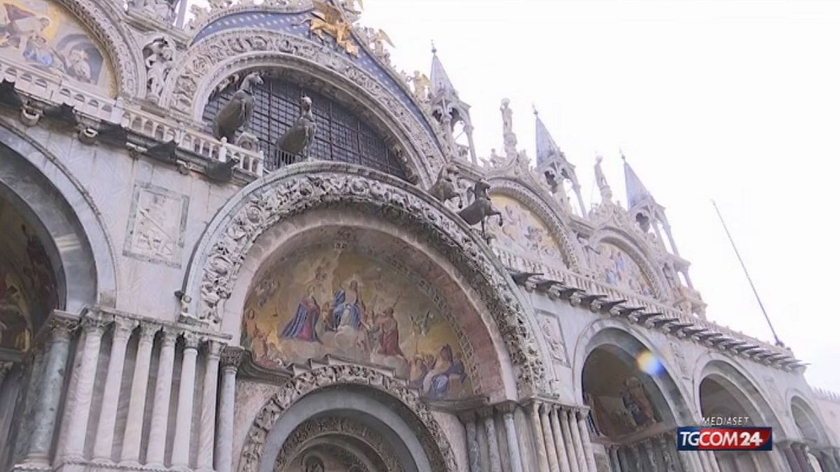 Venezia sommersa, le immagini dentro la Basilica di San Marco