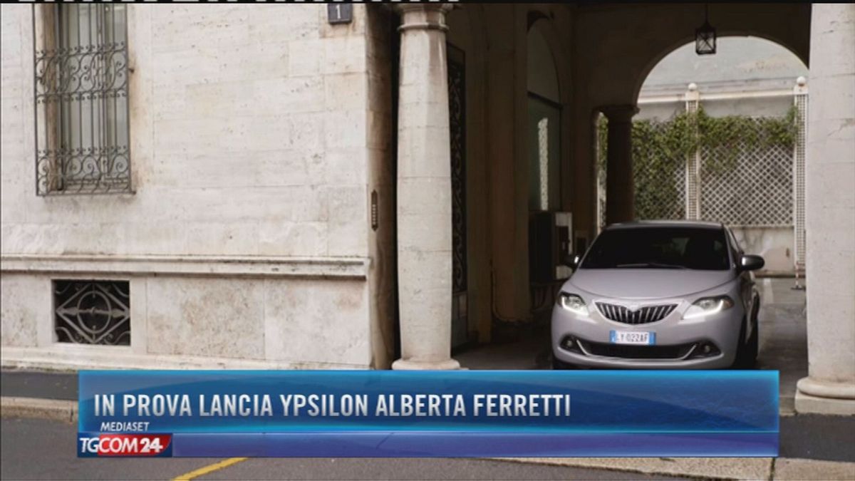 In prova Lancia Ypsilon Alberta Ferretti