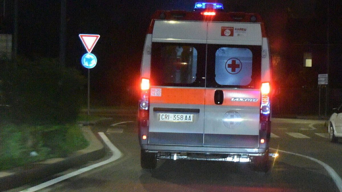 I volontari della Croce Rossa in servizio 118 nell'hinterland milanese