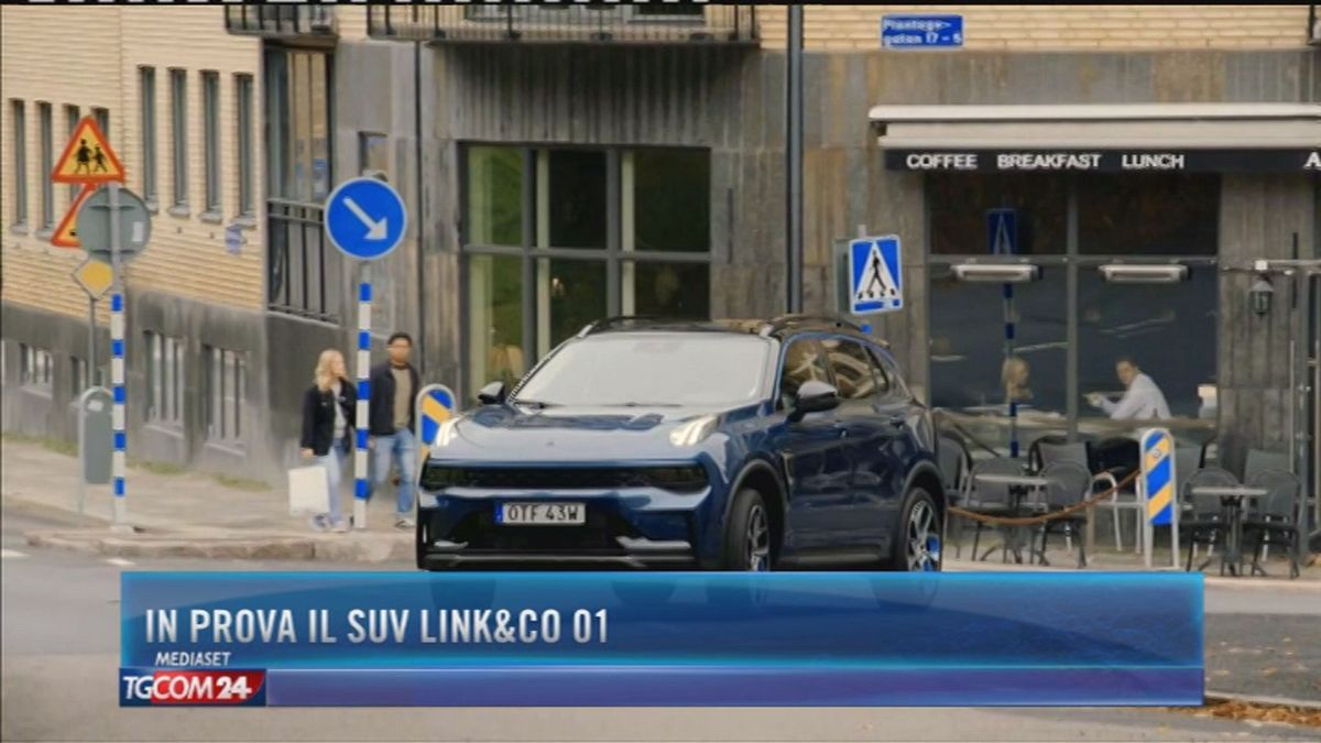 In prova il suv a noleggio Lynk&Co 01