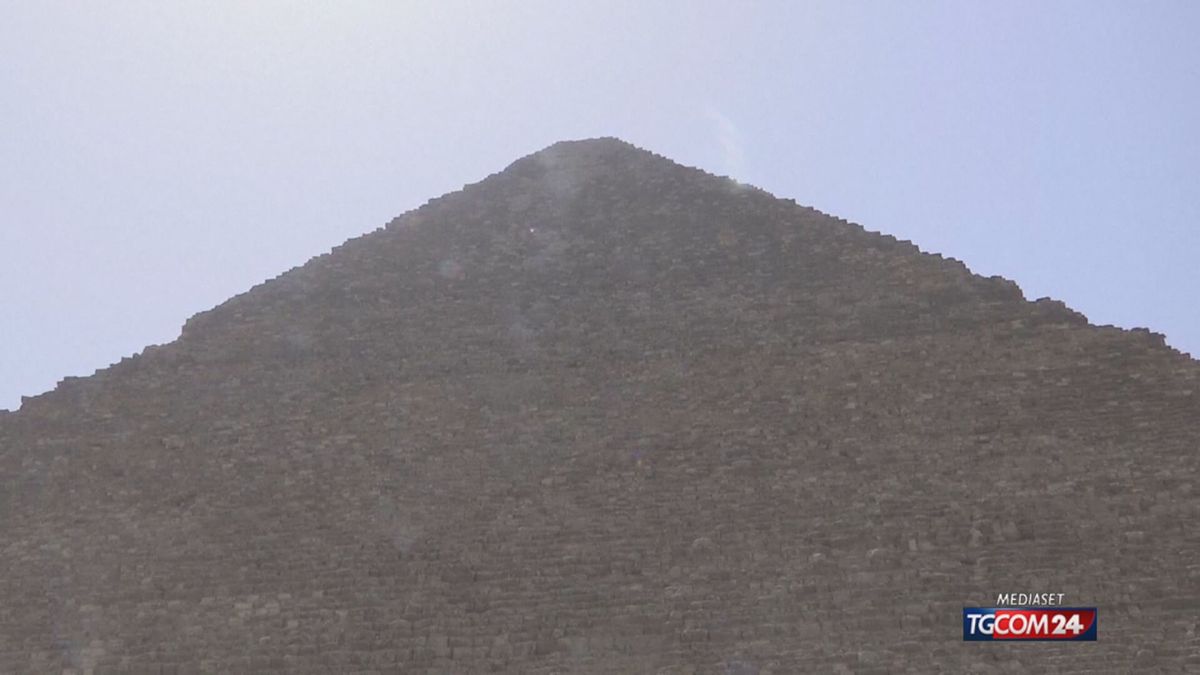 Egitto, scoperto un nuovo corridoio nella piramide di Cheope