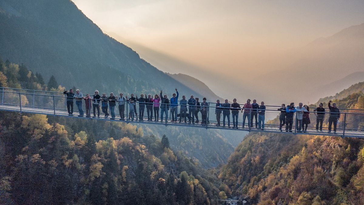 I ponti tibetani sono un modo adrenalinico per passeggiare nel cielo e godere di panorami straordinari. Nella foto: il Ponte nel cielo, Val Tartano, Valtellina