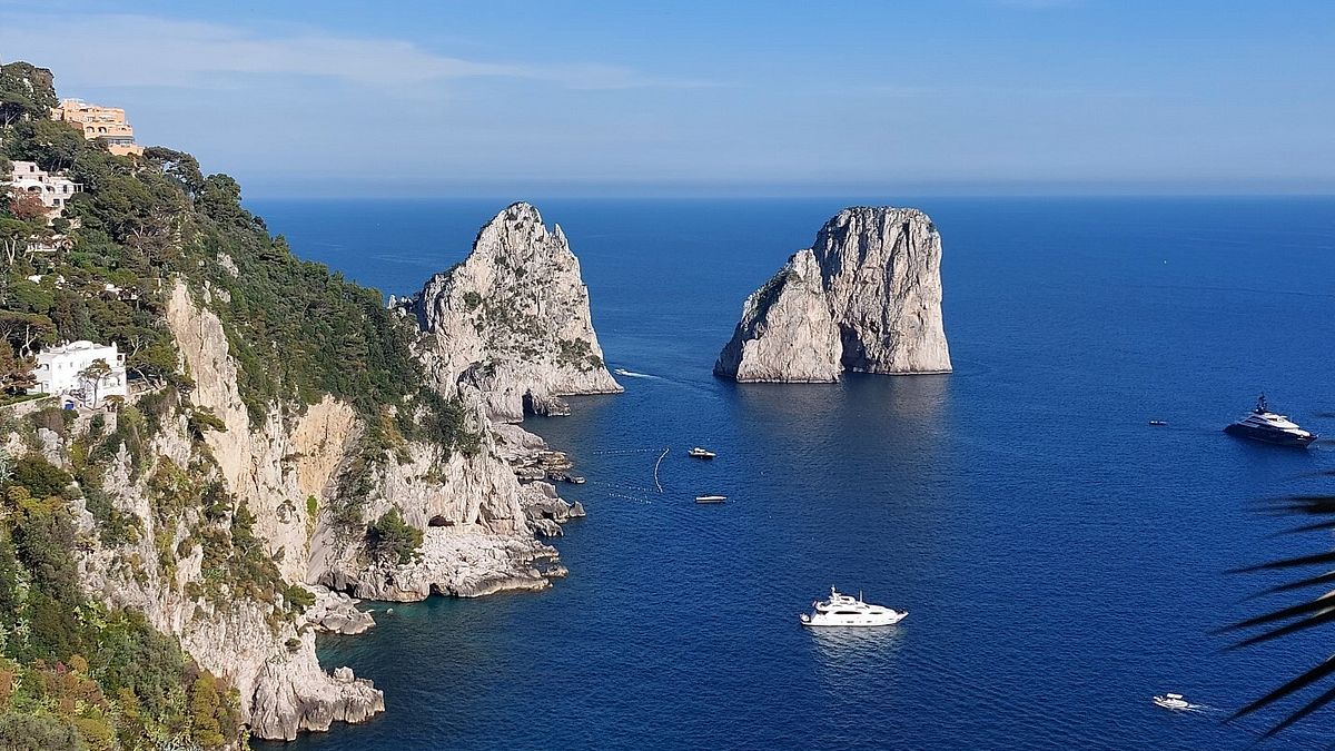  Capri, i faraglioni: dominano sempre il panorama