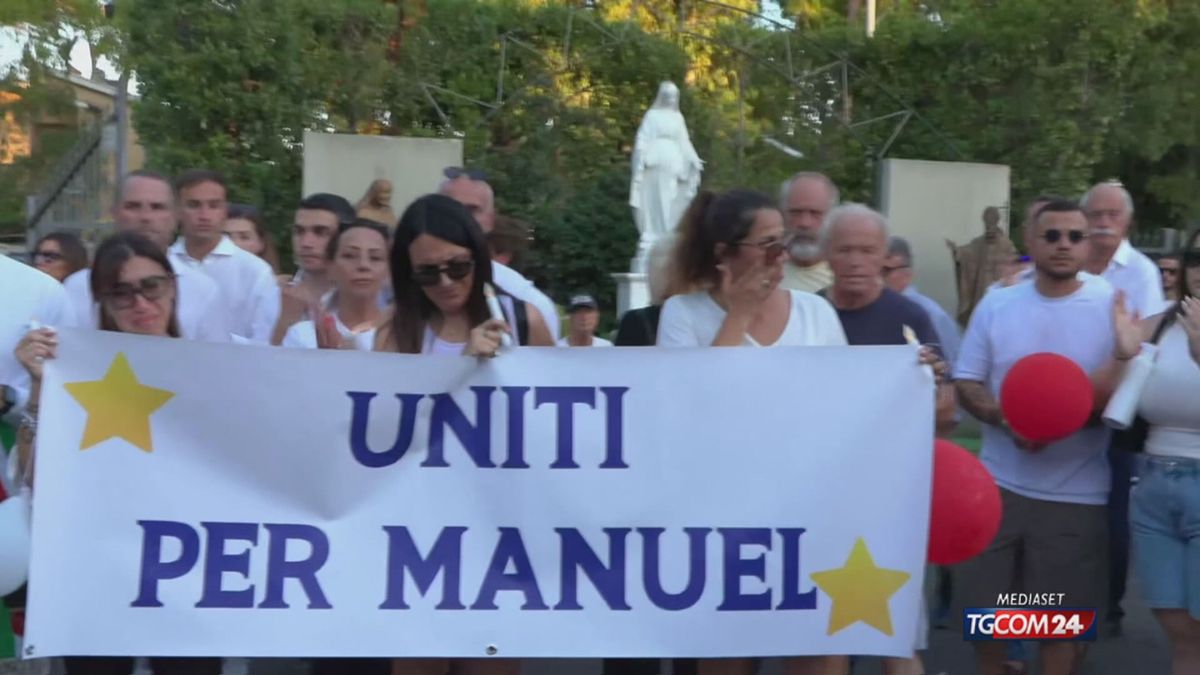 Casal Palocco, la fiaccolata silenziosa per il piccolo Manuel