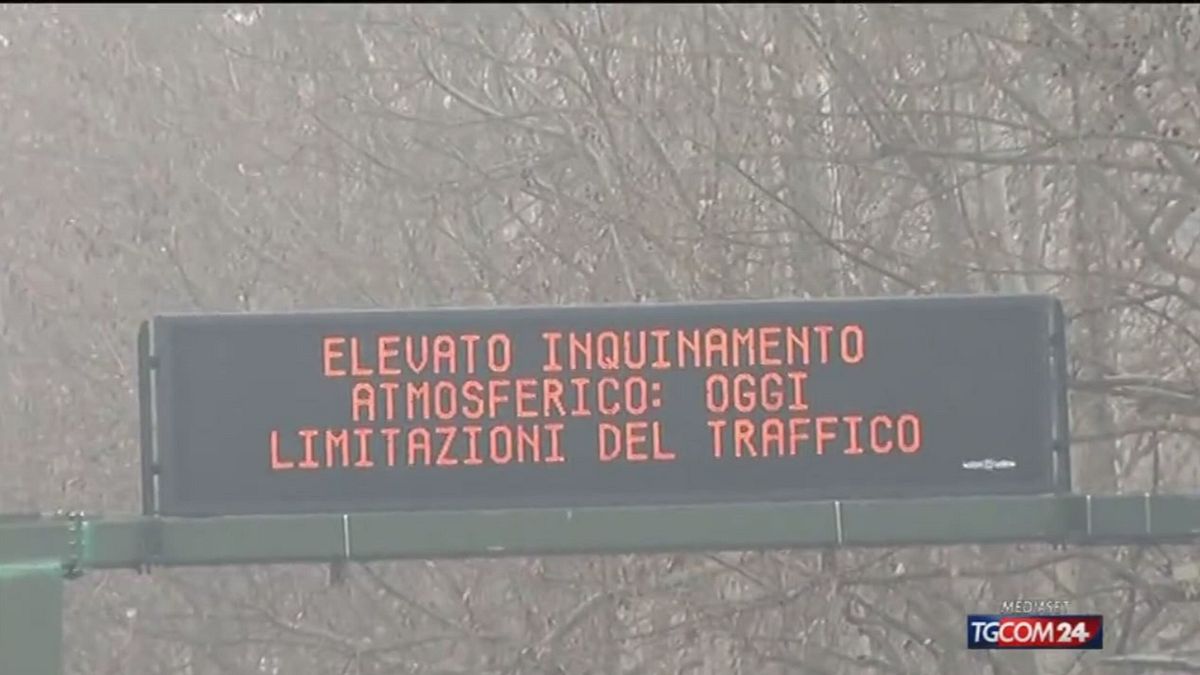 Ecco i manifesti che si "mangiano" lo smog