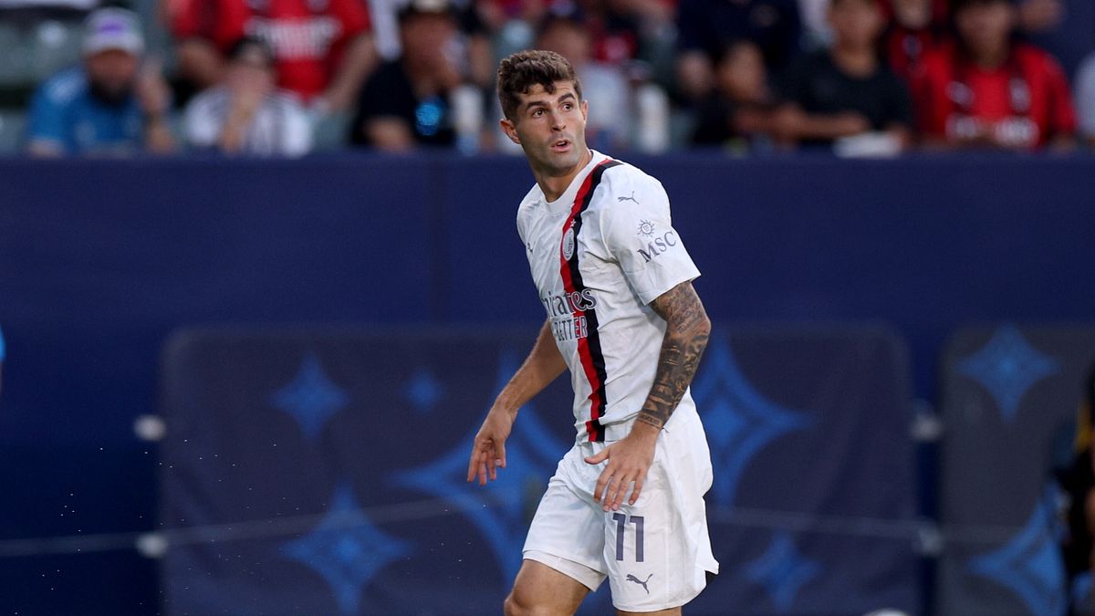 In copertina c'è Christian Pulisic, pagato 20 milioni di euro al Chelsea: duttile può giocare su tutto il fronte d'attacco.