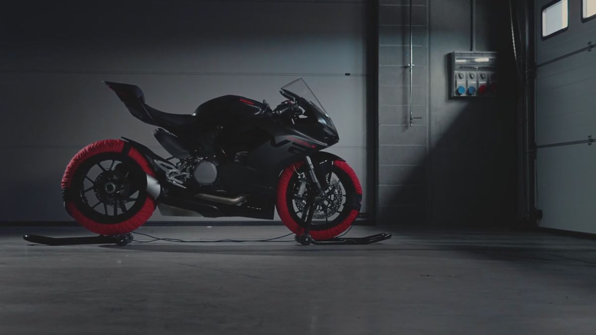 Ducati Panigale V2 Black on Black Livery