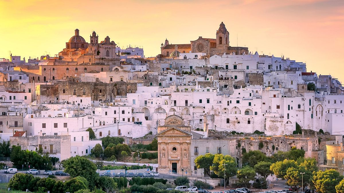  Bianco: Ostuni, Puglia 