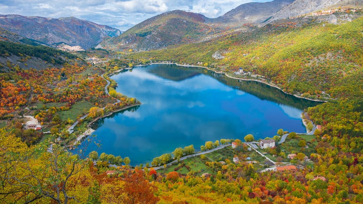 Foliage d'autunno: il lago di Scanno