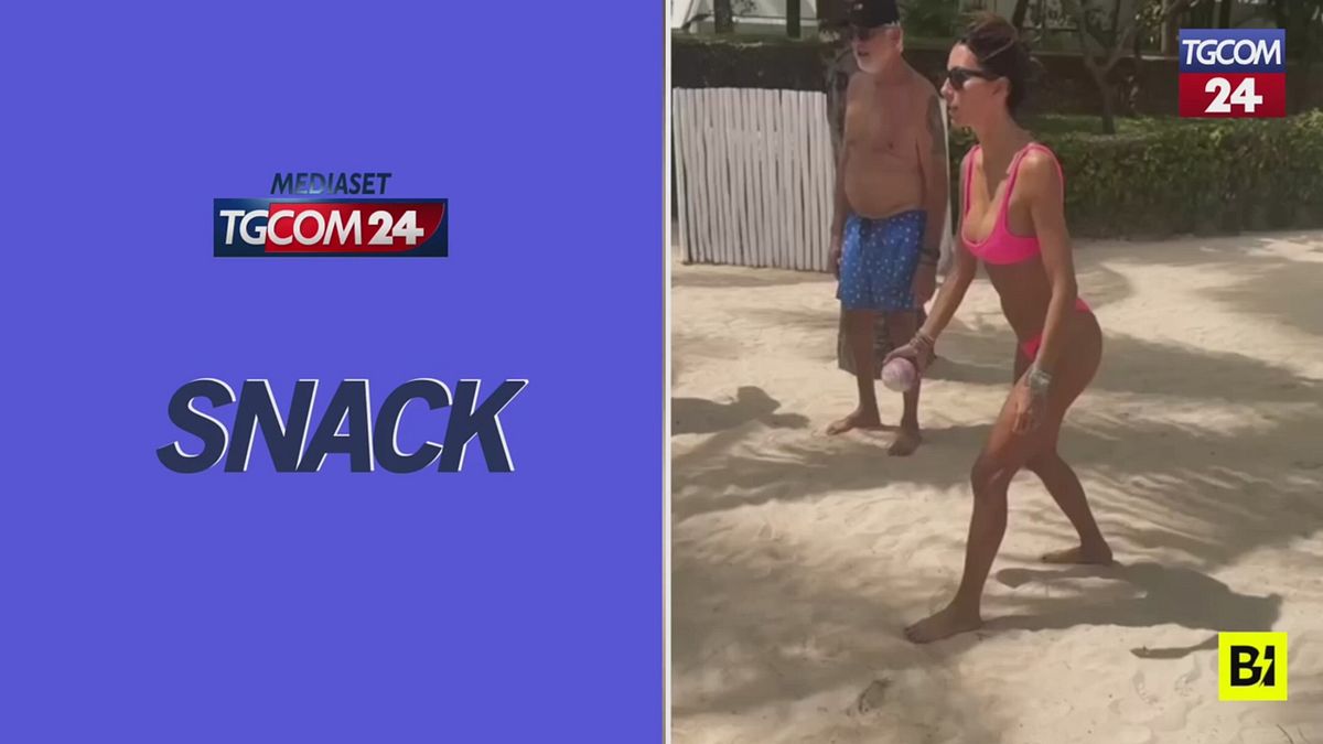 Elisabetta Gregoriaci si tiene in forma giocando a bocce… a Malindi