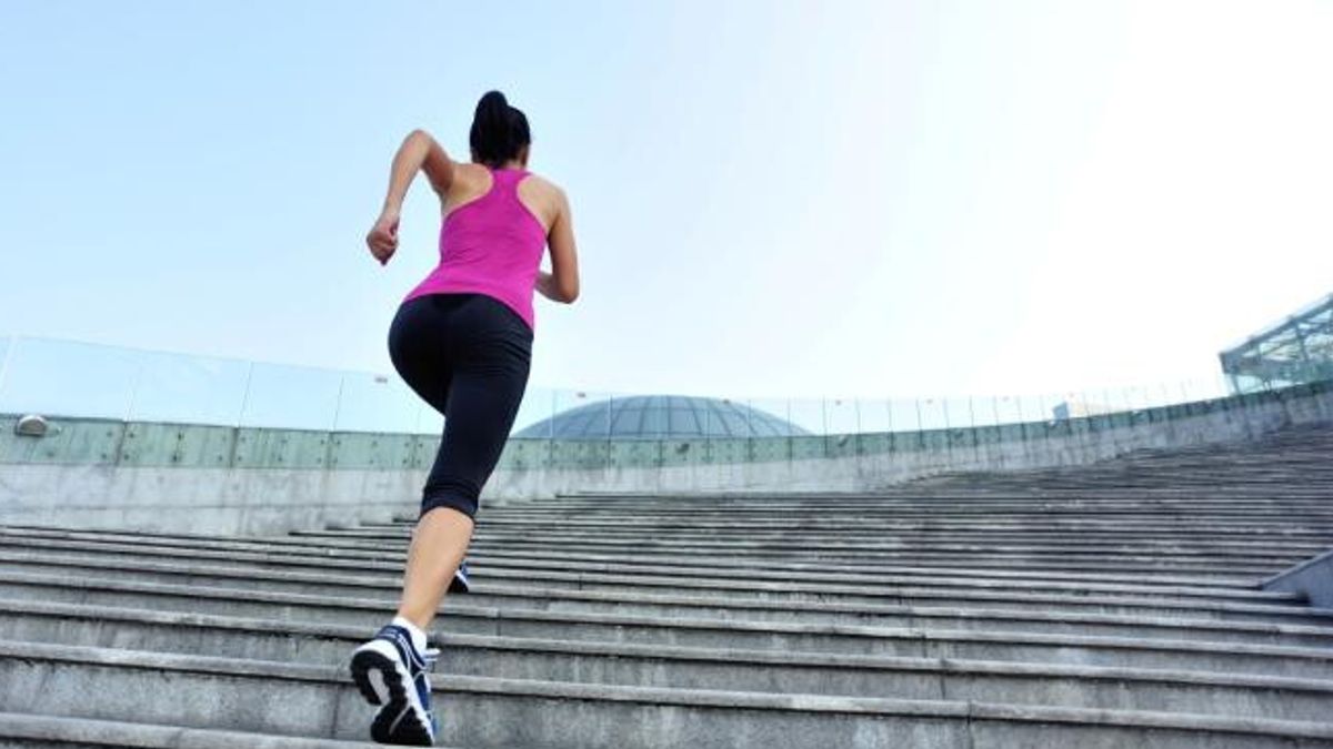 8 ALL'ARIA APERTA – Condizioni climatiche e tipologia del terreno influiscono sul rendimento: correre all'aperto permette di bruciare più calorie! Inoltre, ha effetti positivi sul buon umore. Grazie al cardiofrequenzimetro potrai registrare e aumentare la tua performance migliorando nel tempo.