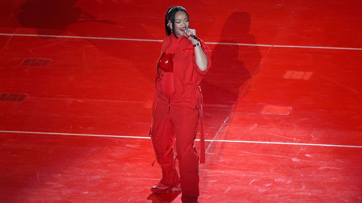 Annuncio a sorpresa per Rihanna nel 2023 con la cantante barbadiana che ha rivelato ufficialmente la sua seconda gravidanza