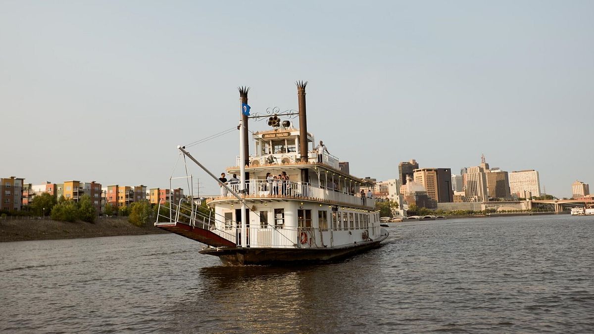 Saint Paul Mississippi River Rriverboat - ph Paul Vincent