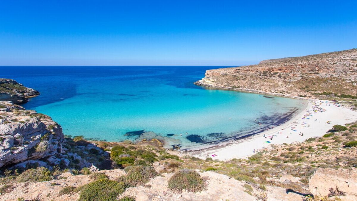 Spiaggia dei Conigli, Lampedusa, Italia - È seconda al mondo nelle preferenze dei viaggiatori, dopo la portoghese Praia da Falesia. 