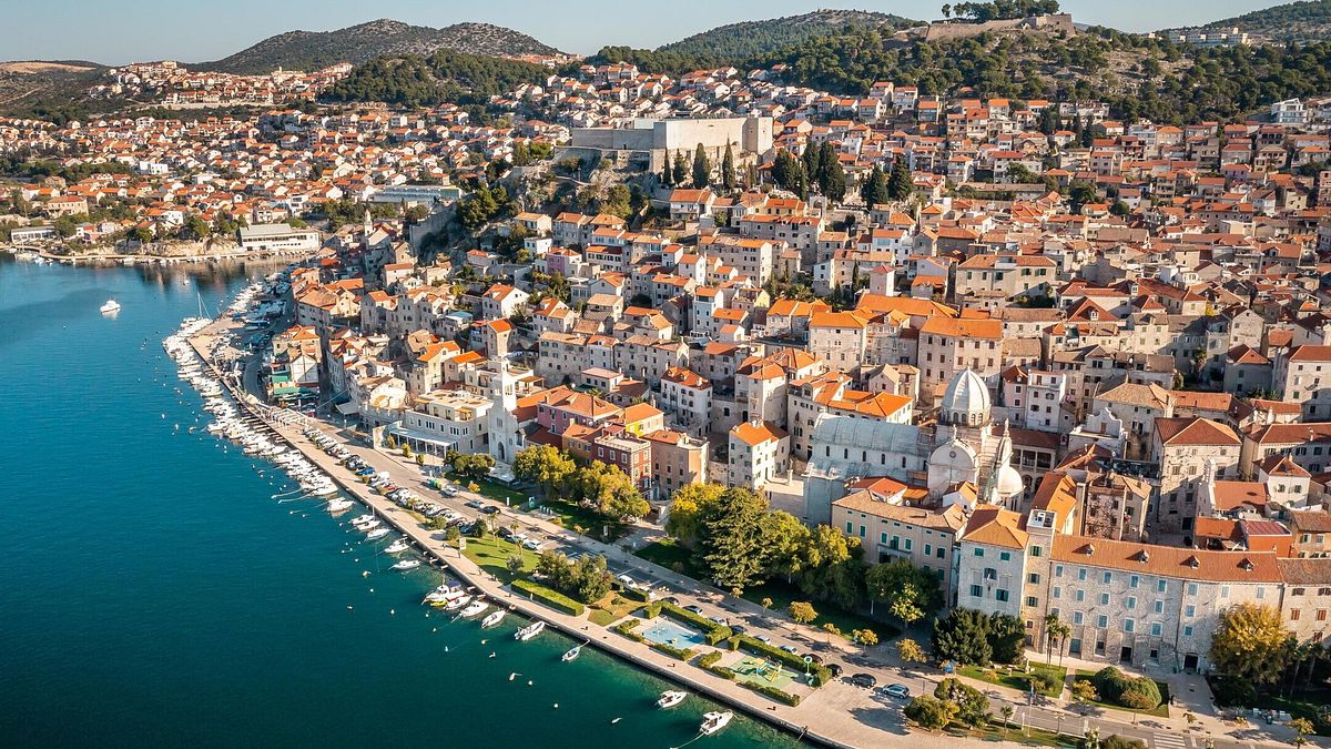 La città di Šibenik, in Dalmazia. Foto: Julien Duval