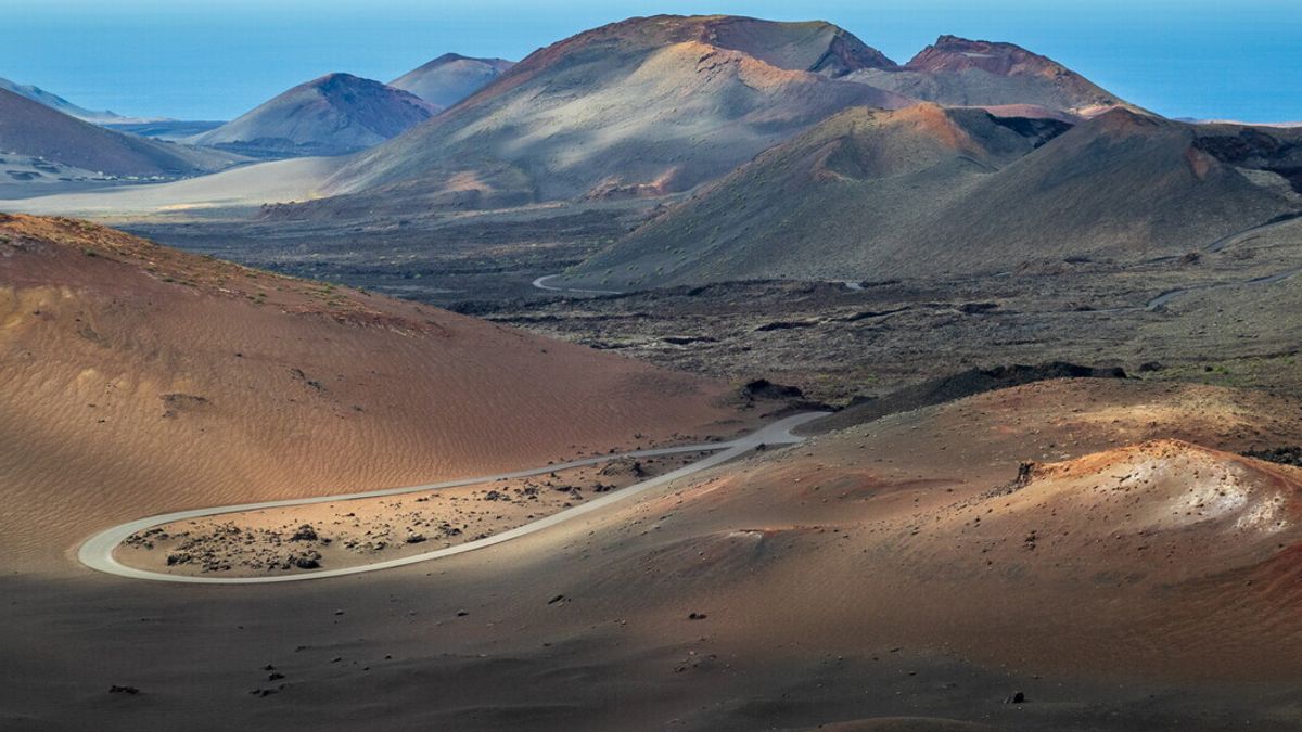  Parco nazionale di Timanfaya, Lanzarote, Spagna: il deserto scuro creato dai vulcani