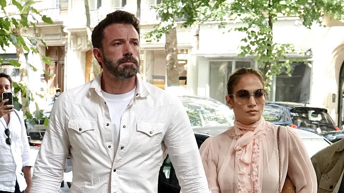 I look di Jennifer Lopez durante la luna di miele a Parigi con il neo marito Ben Affleck 