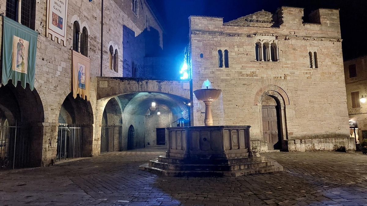 La piazza Silvestri, centro e nucleo del borgo