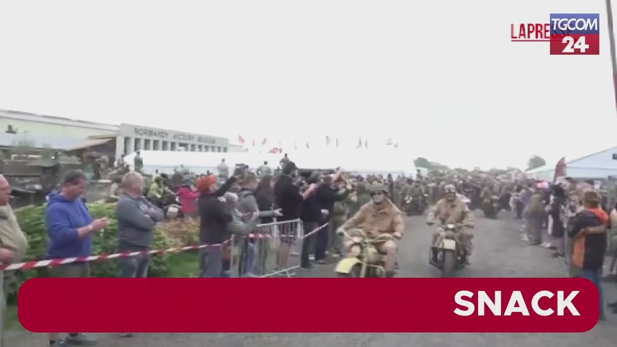 Sbarco in Normandia,  alla parata sfilano le Harley Davidson d'epoca