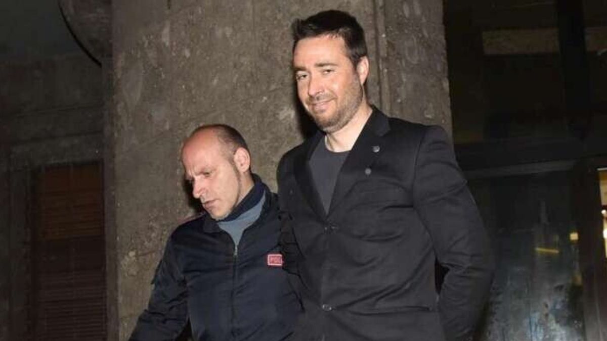 Marco Manfrinati viene condotto in carcere dopo aver sfregiato l'ex e ucciso il padre di lei