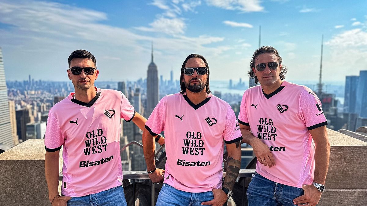 PUMA e il Palermo svelano il nuovo Home Kit della stagione 2024/25. Il kit celebra il rosa, l’identità eterna del Palermo, che da sempre rende unico il Club a livello italiano e internazionale. Il design della maglia combina la modernità di un innovativo pattern geometrico, sui fianchi e sulle maniche, con riferimenti storici alla maglia della stagione 1974/75.