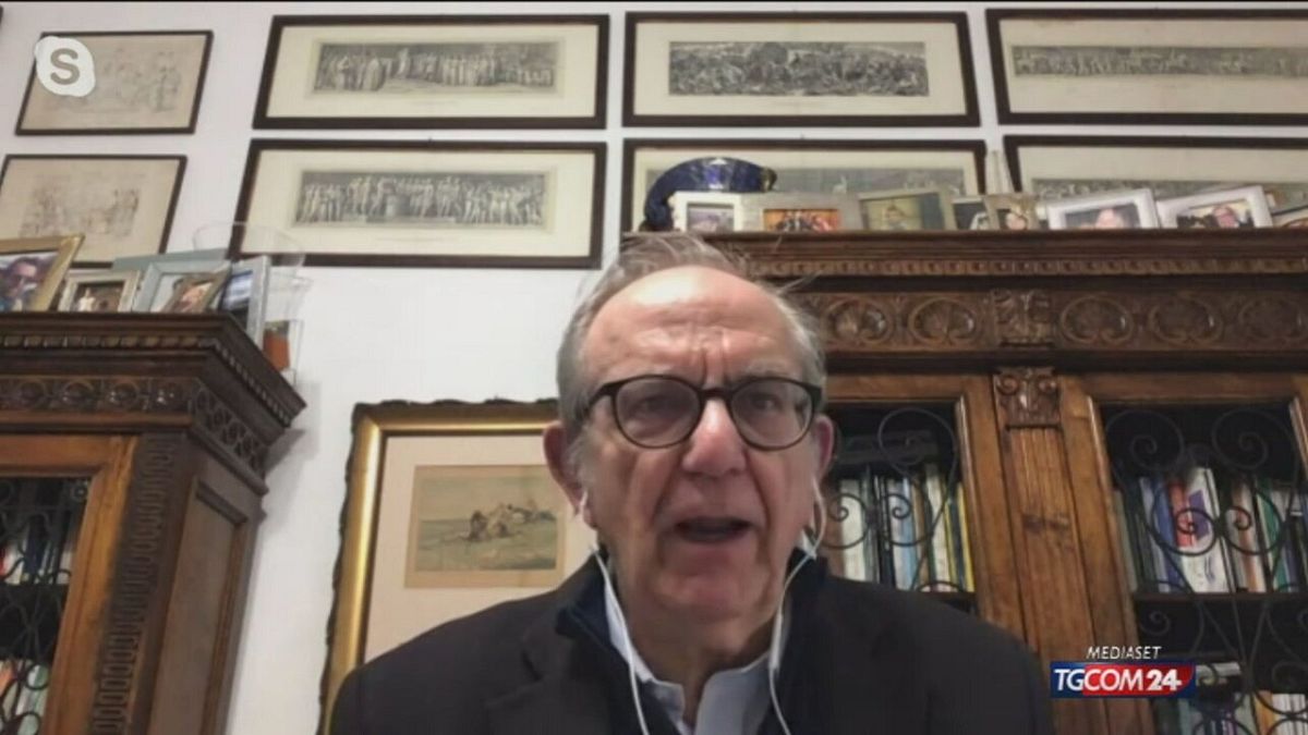 Padoan: "Non è giusto rinunciare a priori al Mes, è servito a molti e non parlo della Grecia"