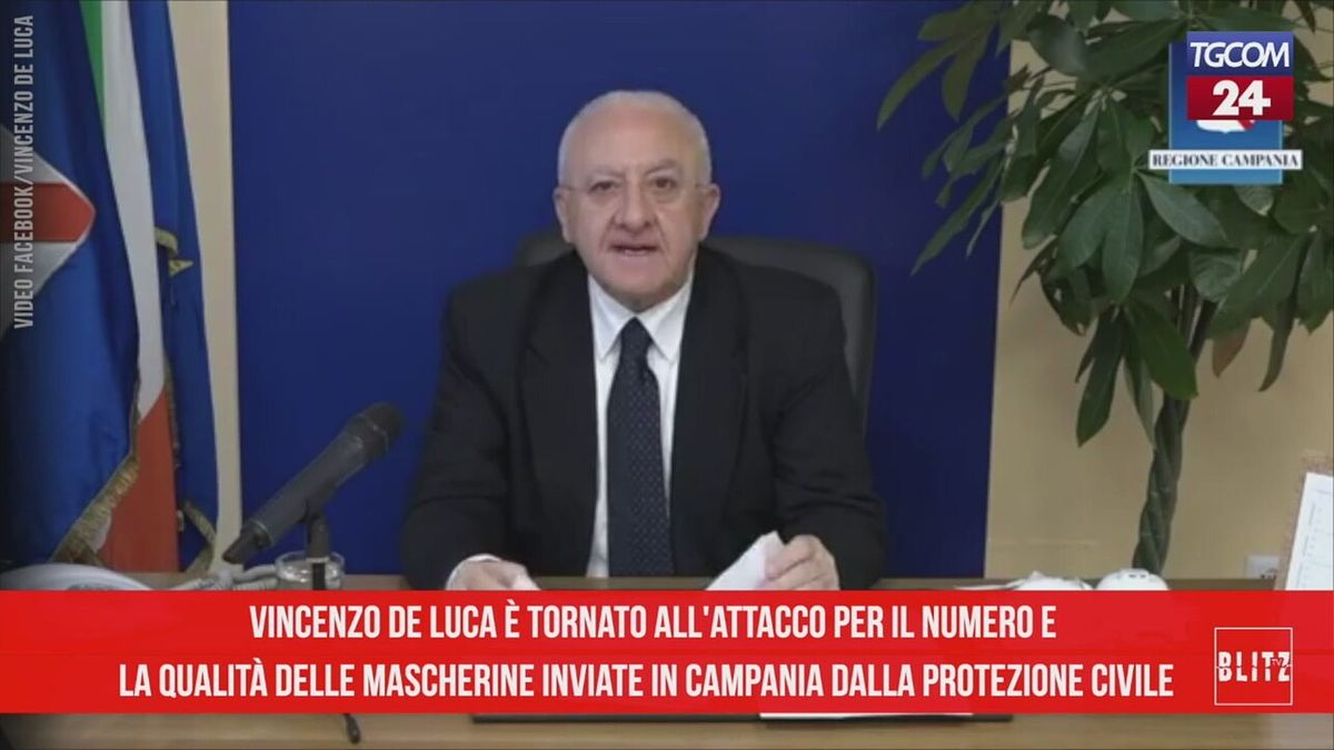 Vincenzo De Luca all'attacco: "Ci hanno mandato le mascherine da Bunny"