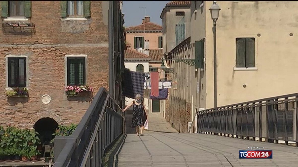 Venezia, ancora tuffi nei canali