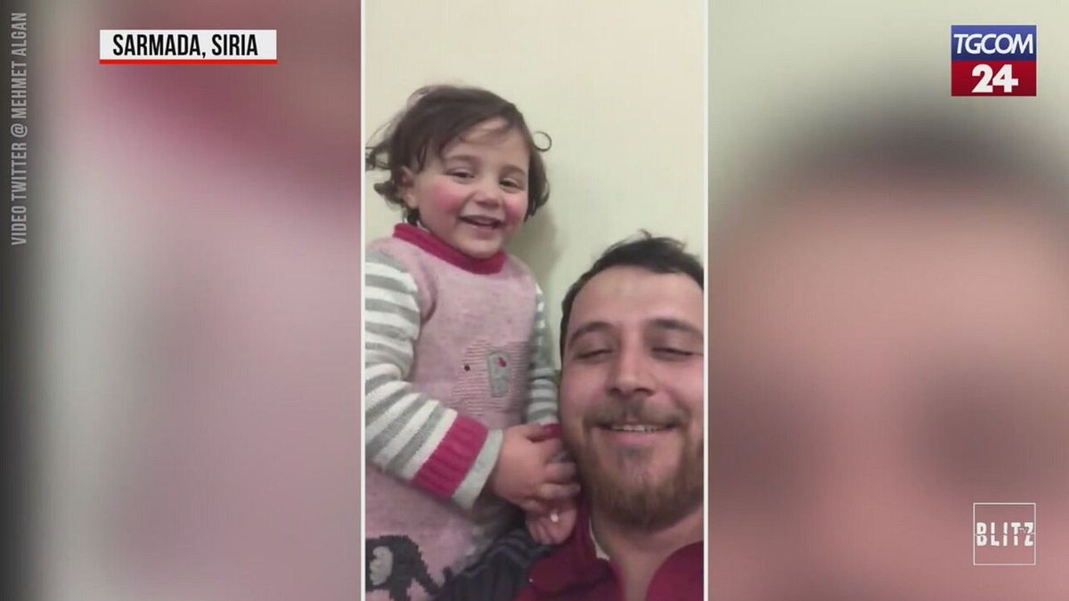 Siria, il gioco del papà per far ridere la figlia sotto le bombe