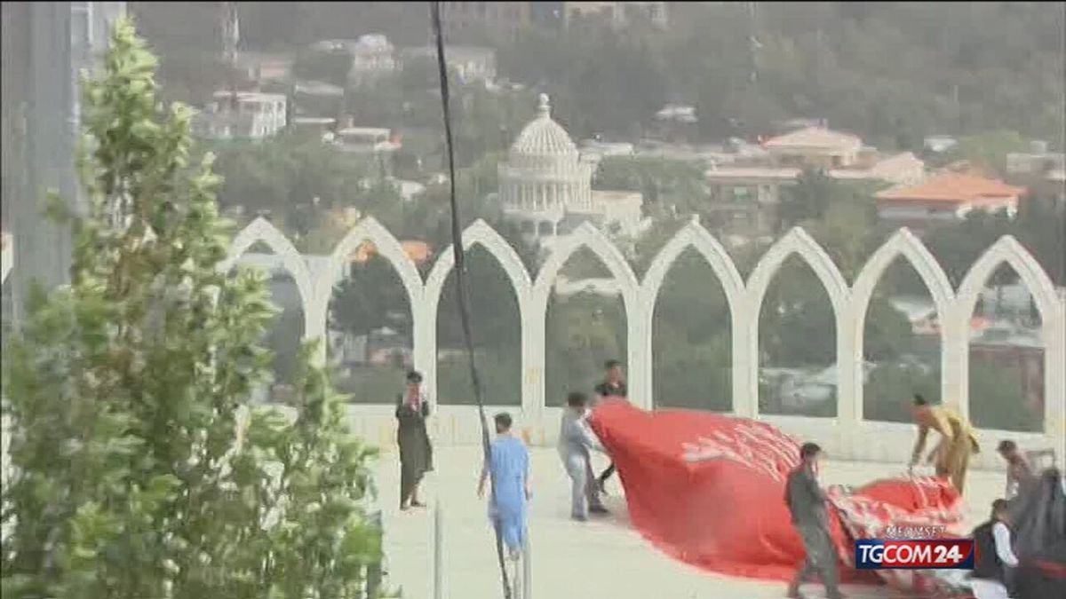 Afghanistan, scontri per le strade e in aeroporto: decine di vittime