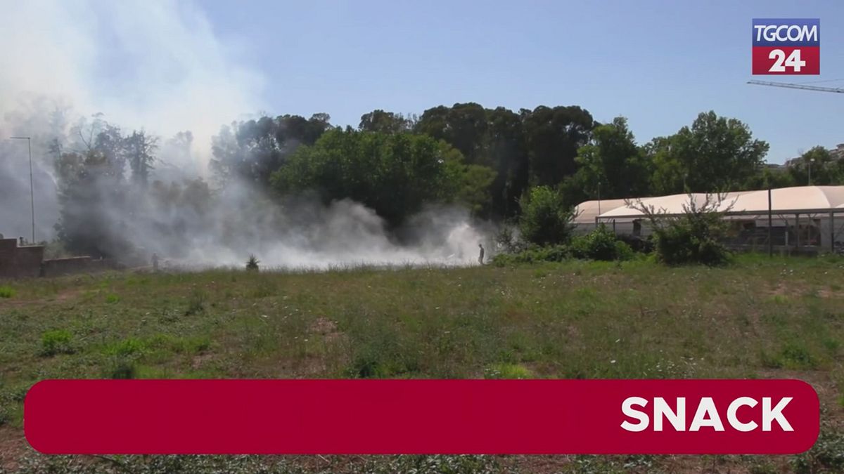 Incendio a Roma, in azione gli elicotteri in zona Boccea