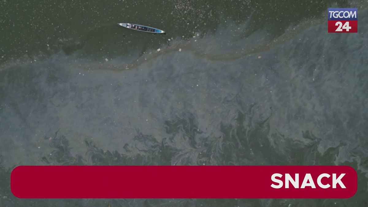 Petroliera affondata nelle Filippine: chiazza di 3,7 km nella baia di Manila