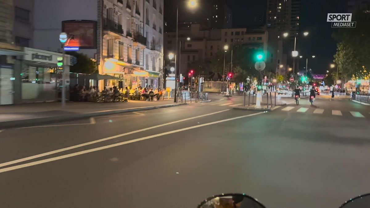 Errani-Paolini si godono la Parigi di notte... in bici!